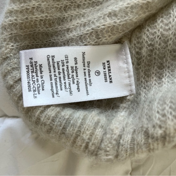 Everlane Women's Light Gray Alpaca Crew Neck Sweater - Picture 2 of 6